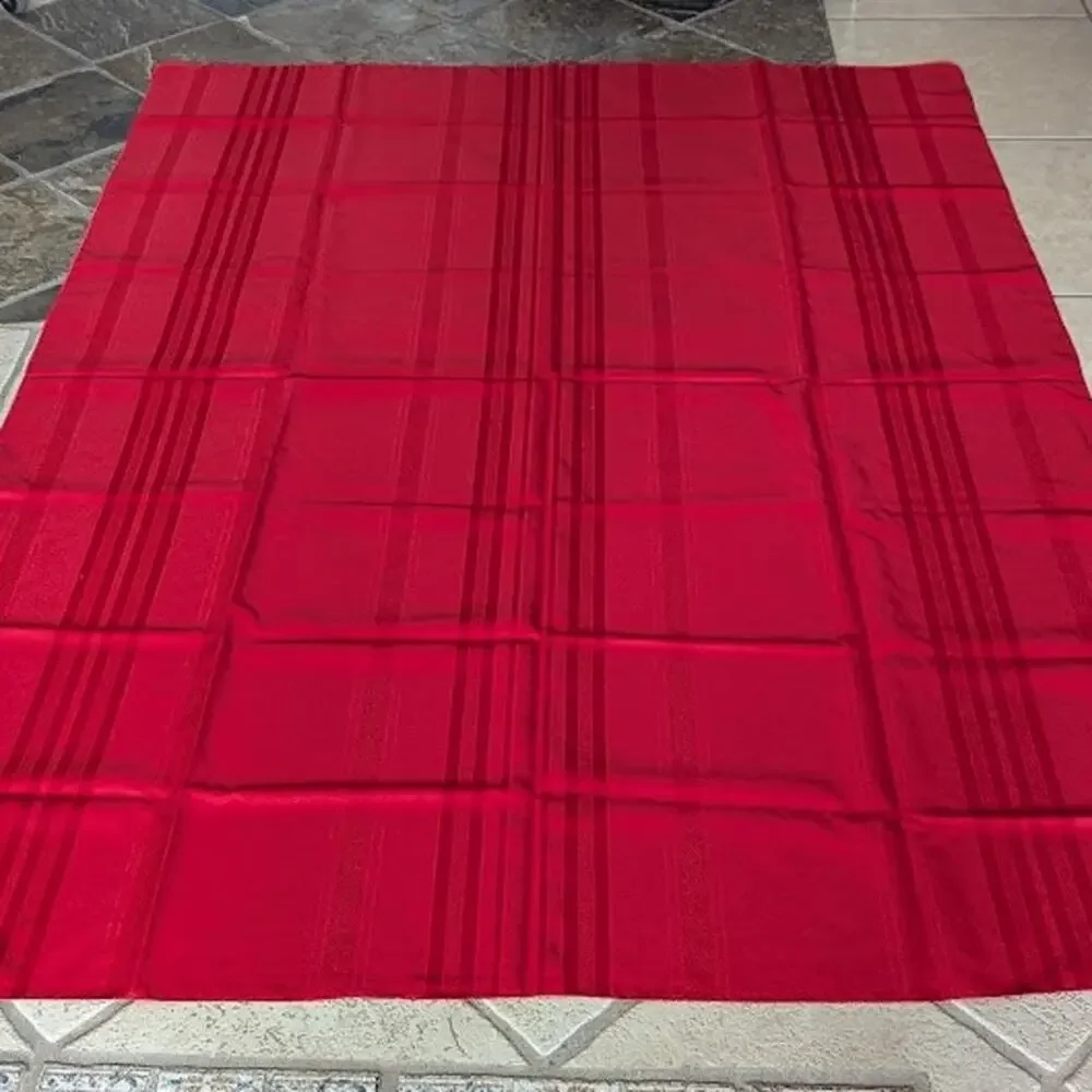 Vintage Red holiday rectangle tablecloth Polyblend 60x80 Reverisble
